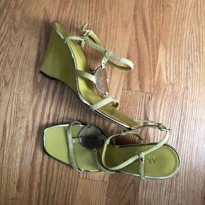 Anne Klein yellow leather medallion sandals 8M